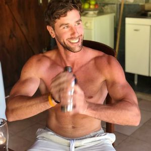 Meet your Posher, Tomas
